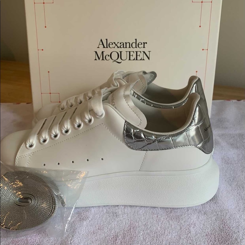 Alexander McQueen Sneakers (White/Silver)